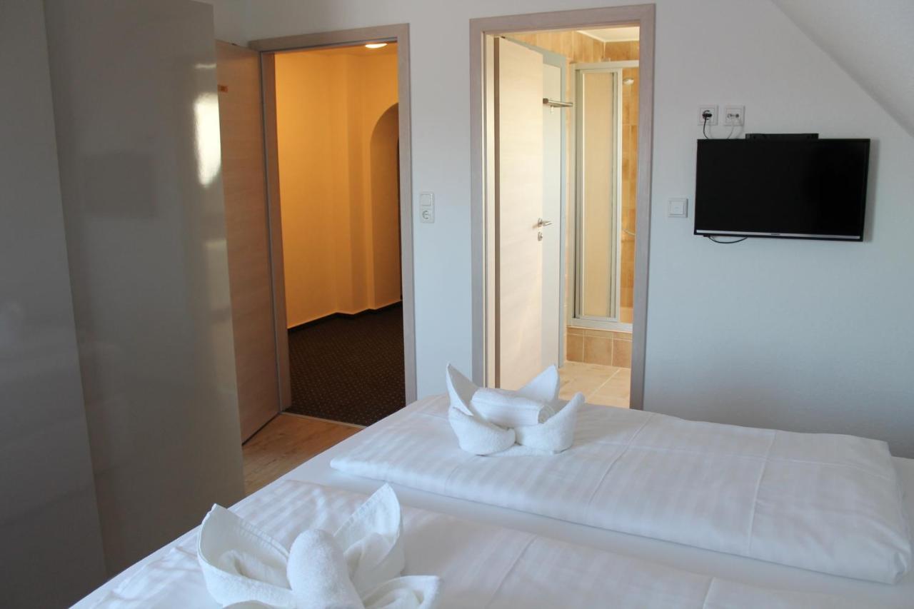 Hotel Gastehaus Hubertushof - 24H Check-In Hausen  Exterior foto